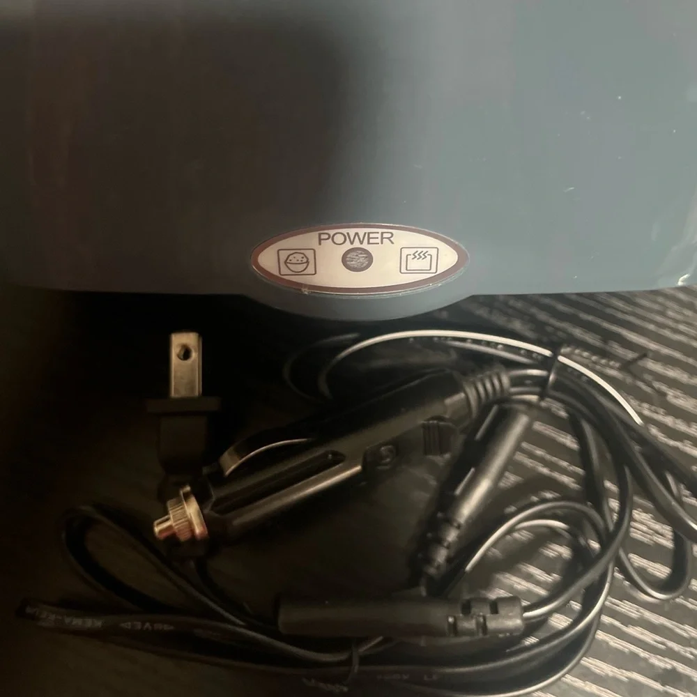 Electric Lunch Box with Dual Power Cords - Picture 3 of 5